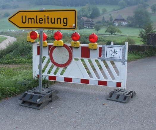 Umleitung / Sperrung — © Anna Teresa Agüera (Symbolbild)